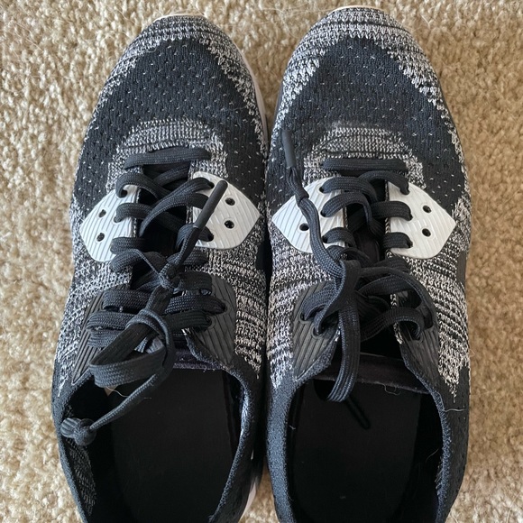 Women’s Nike Air Max - Picture 3 of 5